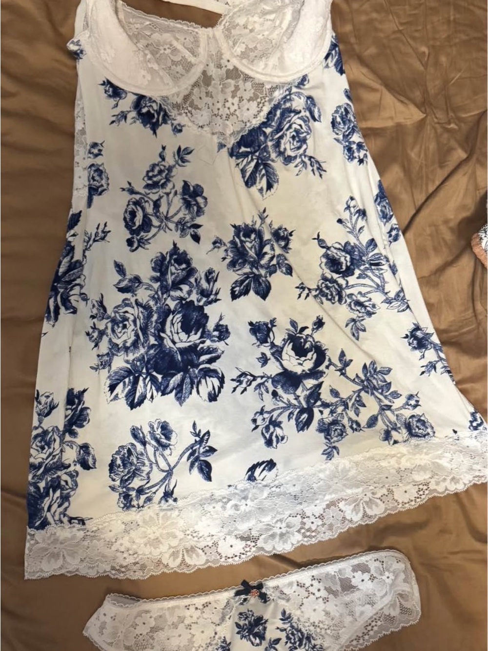 Victoria’s Secret Set - Picture 3 of 4